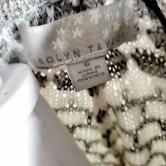 Used Carolyn Taylor size small knitted sweater - Picture 7 of 11
